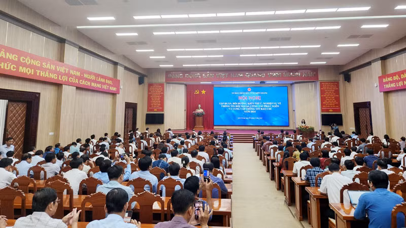 Quang cảnh hội nghị.