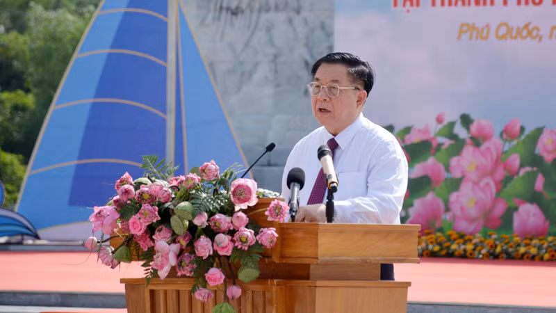 Đồng chí Nguyễn Trọng Nghĩa phát biểu chỉ đạo.