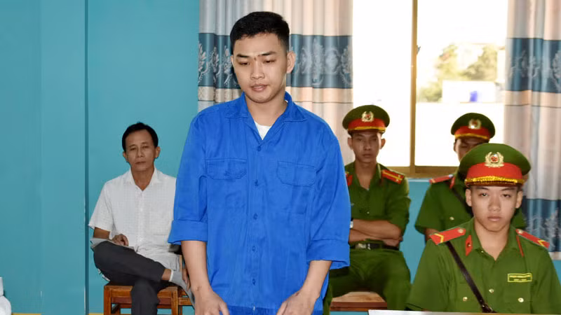 Bị cáo Lâm Cẩm Mừng tại phiên tòa sơ thẩm, sáng 14/8. 