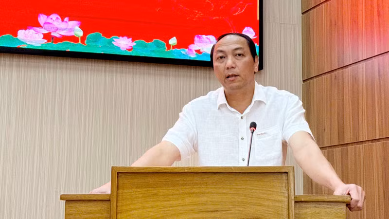 Chủ tịch Ủy ban nhân dân tỉnh Kiên Giang Lâm Minh Thành phát biểu tại buổi trao các quyết định.