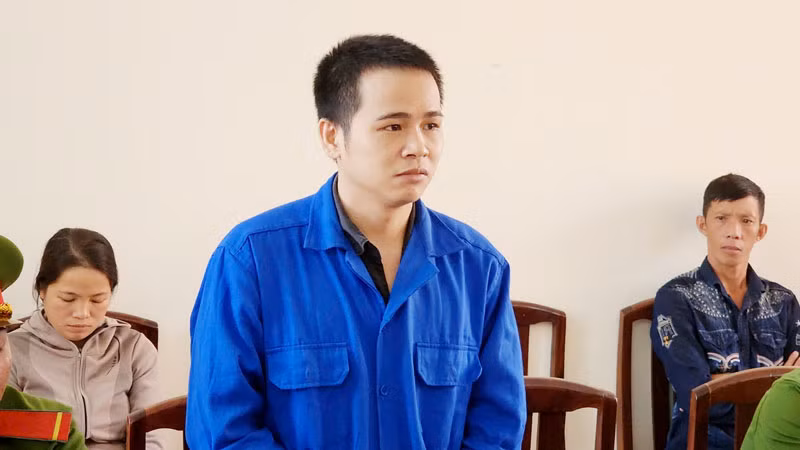 Bị cáo Nguyễn Văn Huy tại phiên tòa. (Ảnh: VĂN VŨ).