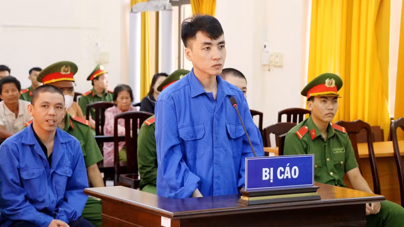 Bị cáo Nguyễn Triều Giang trả lời Hội đồng xét xử.