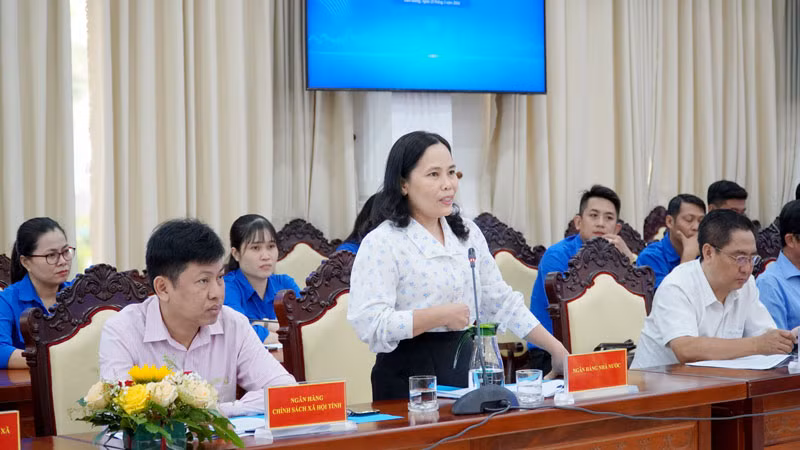 Ngành chức năng tỉnh Kiên Giang giải đáp câu hỏi của đoàn viên, thanh niên.