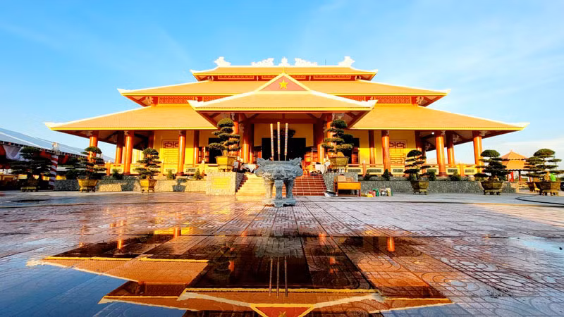 Đền thờ Anh hùng Liệt sỹ, lực lượng vũ trang nhân dân và thanh niên xung phong hy sinh trên Tuyến đường 1C tại huyện Giang Thành.