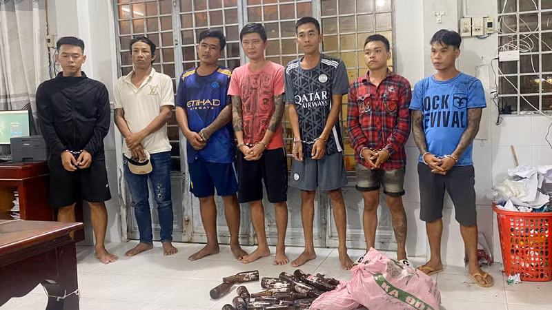 Các đối tượng từ trái qua phải: Hậu, Lợi, Tài, Nghĩa, Măn, Hào, Đồ.