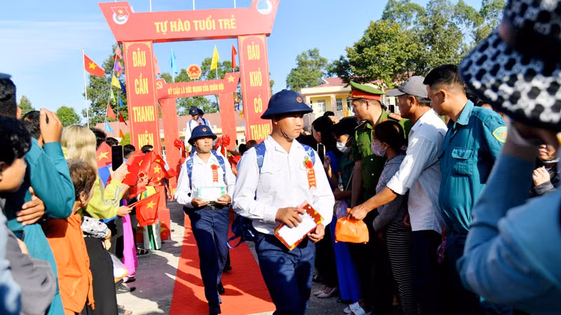Thanh niên tỉnh Kiên Giang lên đường làm nhiệm vụ bảo vệ Tổ quốc.