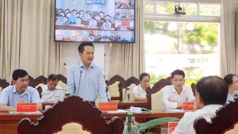 Đại diện doanh nghiệp phát biểu.