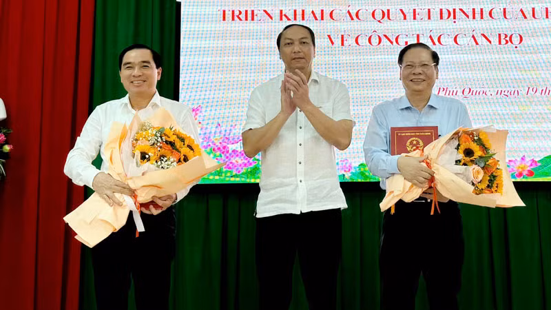 Kiên Giang tổ chức triển khai các quyết định về việc điều động, chỉ định, bổ nhiệm nhiều cán bộ cấp sở, ban, ngành tỉnh.