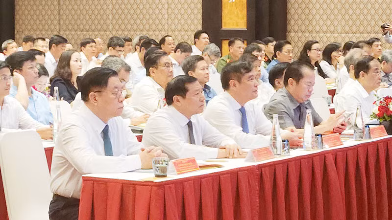 Các đại biểu dự hội nghị.