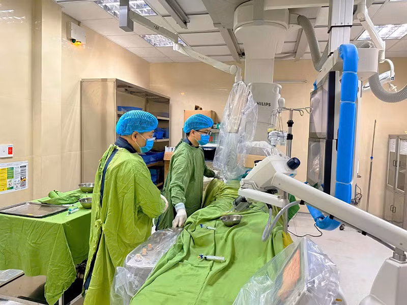 Nút mạch u gan trên hệ thống chụp mạch số hóa xóa nền DSA tại Bệnh viện đa khoa tỉnh Thái Bình.