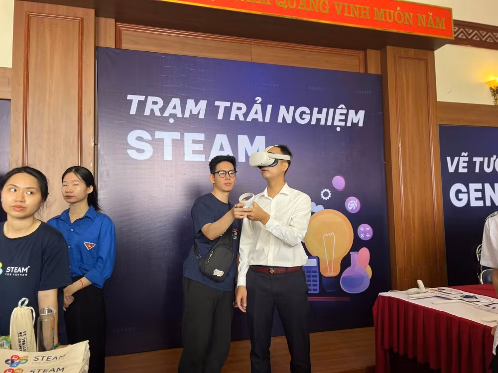 "Ngày hội AI” góp phần khơi dậy đam mê công nghệ, thúc đẩy tinh thần học tập và sáng tạo trong thế hệ trẻ. "Ngày hội AI” góp phần khơi dậy đam mê công nghệ, thúc đẩy tinh thần học tập và sáng tạo trong thế hệ trẻ.