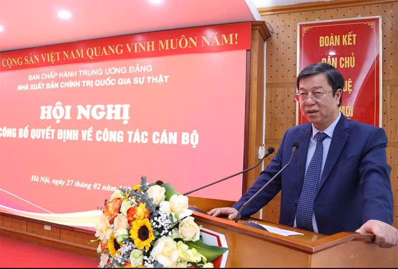 PGS, TS Vũ Trọng Lâm, Giám đốc-Tổng Biên tập Nhà xuất bản Chính trị quốc gia Sự thật phát biểu tại Hội nghị.