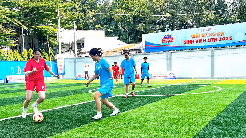 Trận chung kết bóng đá nữ diễn ra hấp dẫn.