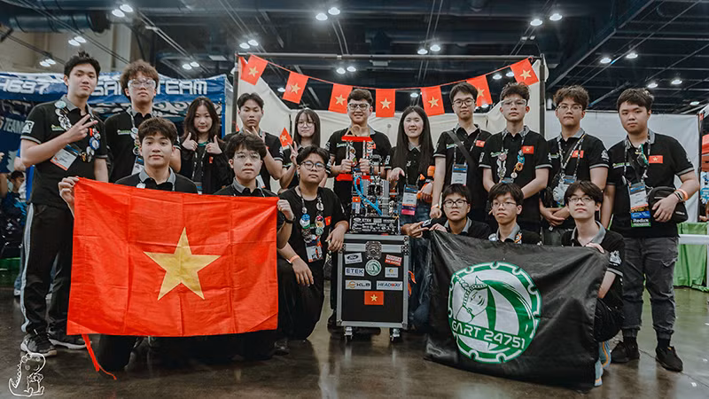 Đội tuyển Robotics Trường THPT chuyên Hà Nội - Amsterdam xuất sắc giành ngôi Á quân tại Vòng chung kết giải đấu robot lớn nhất thế giới The FIRST Tech Challenge World Championship tại Hoa Kỳ ngày 20/4/2025.
