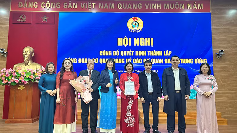 Ra mắt Ban Chấp hành Công đoàn cơ quan Đảng ủy các cơ quan Đảng Trung ương, nhiệm kỳ 2025-2028. 