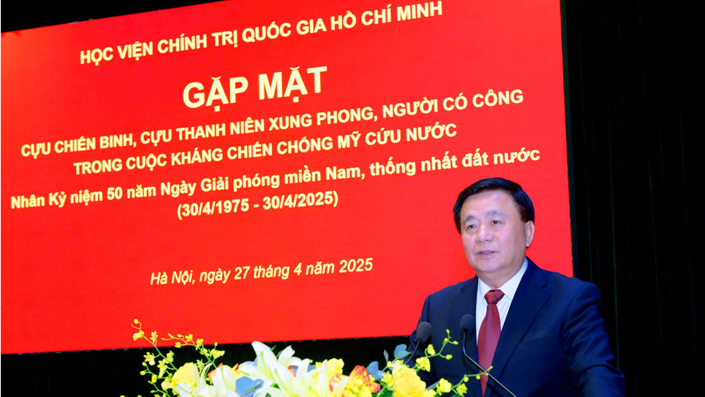 GS,TS Nguyễn Xuân Thắng, Ủy viên Bộ chính trị, Giám đốc Học viện Chính trị quốc gia Hồ Chí Minh, Chủ tịch Hội đồng lý luận Trung ương, phát biểu tri ân các đồng chí đã tham gia kháng chiến chống Mỹ, cứu nước đã và đang công tác tại Học viện.