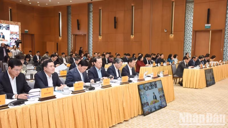 Các đồng chí lãnh đạo, đại biểu tham dự Hội nghị. (Ảnh: TRẦN HẢI)