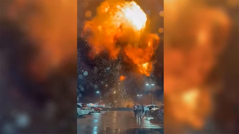 Mỹ: Máy bay bốc cháy và rơi, nhiều người thương vong