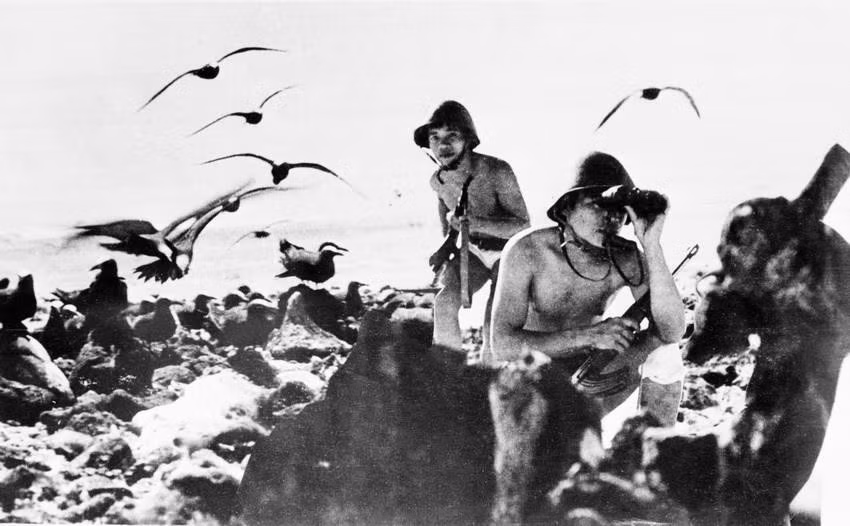 Từ ngày 14-29/4/1975, Đoàn đặc công hải quân 126 (tiền thân của Lữ đoàn Đặc công 126 Hải quân ngày nay) đã giải phóng hầu hết các đảo trong quần đảo Trường Sa, góp phần quan trọng vào thắng lợi trọn vẹn của công cuộc giải phóng hoàn toàn miền nam, thống nhất Tổ quốc. Trong ảnh: Lực lượng Đặc công hải quân Đoàn 126 giải phóng đảo Sinh Tồn thuộc quần đảo Trường Sa, ngày 28/4/1975. (Ảnh: TTXVN phát)