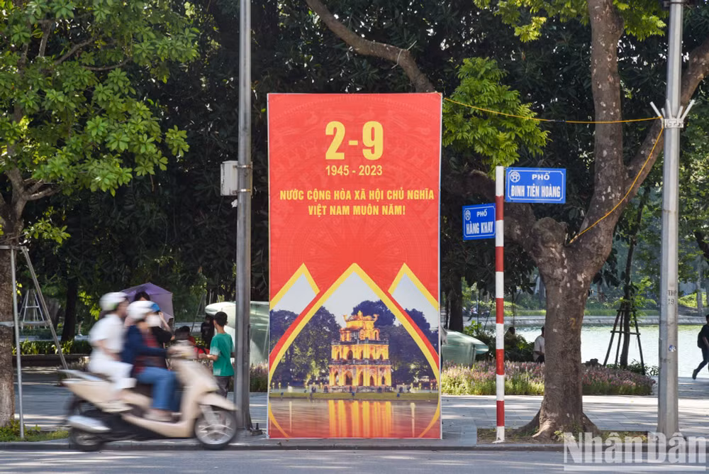 Điện và Thư mừng Quốc khánh nước ta