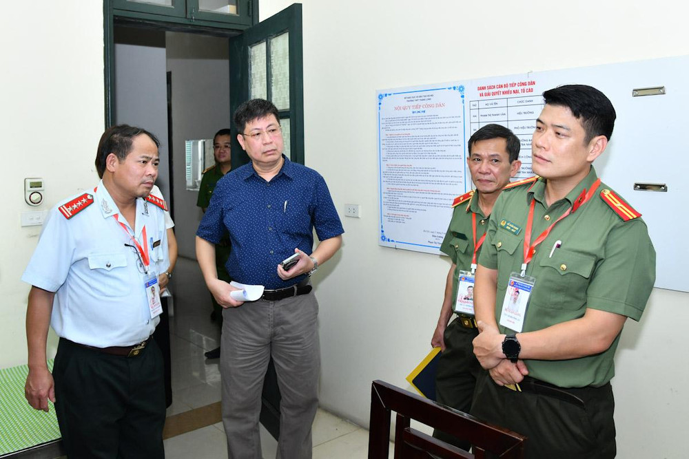 Đại diện Bộ Công an kiểm tra công tác chuẩn bị tại phòng bảo quản đề thi. Bảo đảm Kỳ thi tốt nghiệp THPT năm 2022 diễn ra nghiêm túc, an toà -0