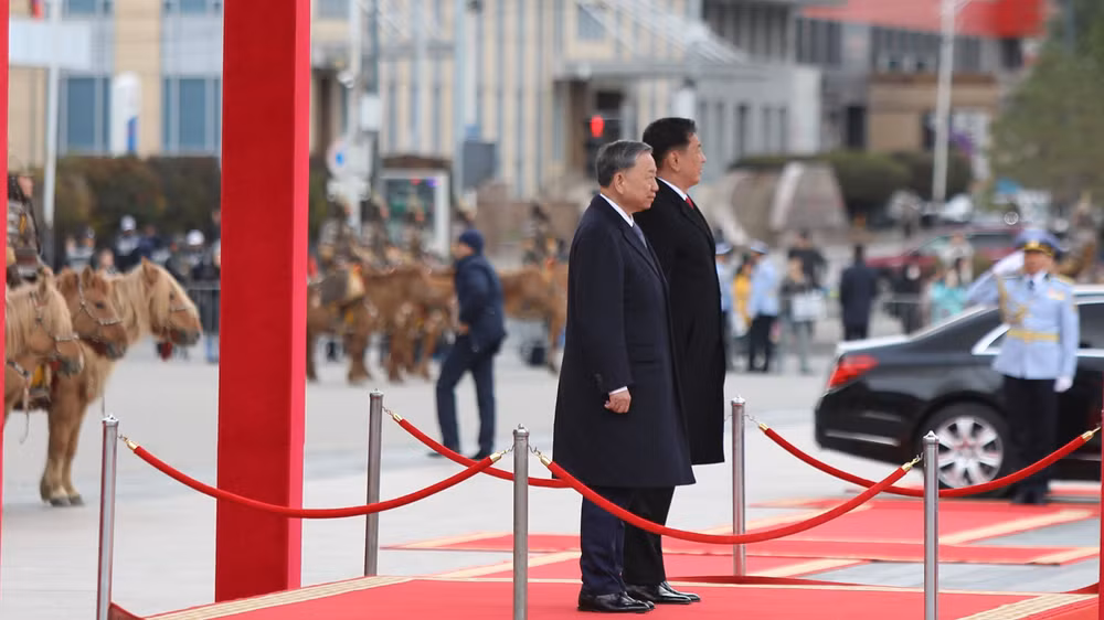 Tổng Bí thư, Chủ tịch nước Tô Lâm và Tổng thống Mông Cổ Ukhnaagiin Khurelsukh tại Lễ đón.