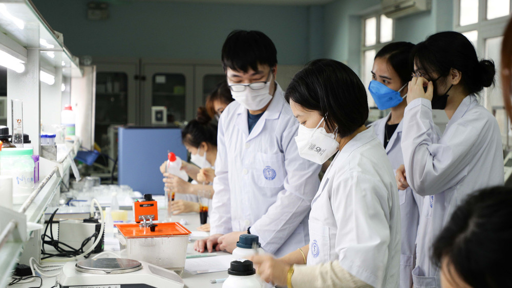 Hoạt động nghiên cứu, thực hành của sinh viên Đại học Quốc gia Hà Nội