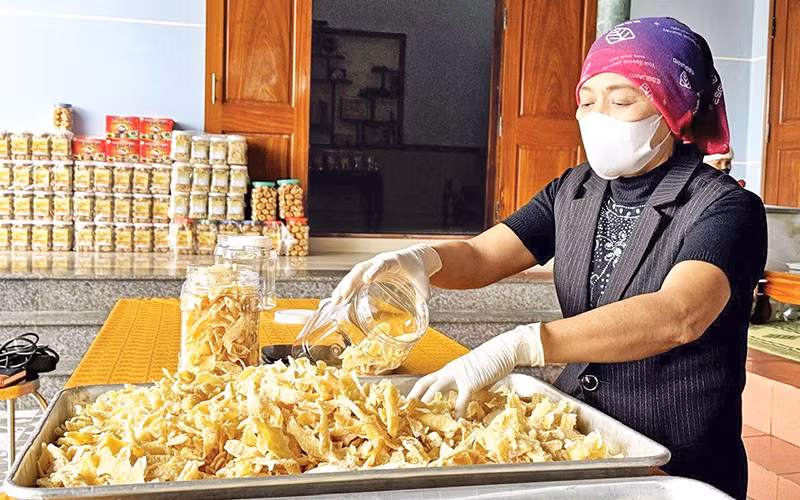 Sản phẩm mứt gừng của Hợp tác xã nông sản Vân Di.