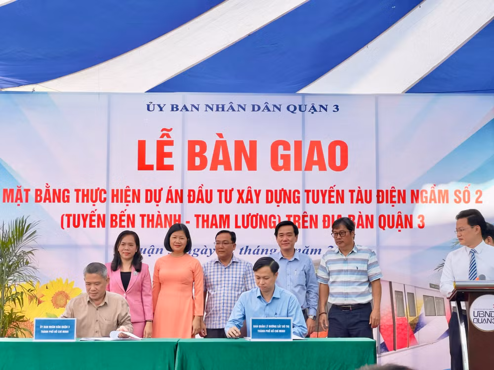 Ủy ban nhân dân Quận 3 ký kết bàn giao mặt bằng cho Ban Quản lý đường sắt đô thị Thành phố Hồ Chí Minh