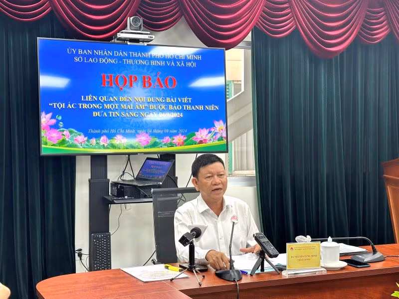 Phó Giám đốc Sở Lao động-Thương binh và Xã hội Thành phố Hồ Chí Minh Nguyễn Tăng Minh chủ trì buổi họp báo.