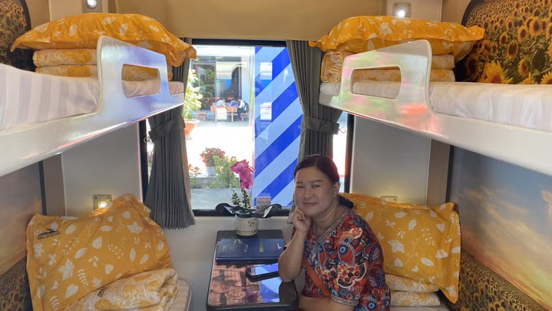 Hành khách đi tàu SE22 xuất phát từ ga Sài Gòn trưa 27/4