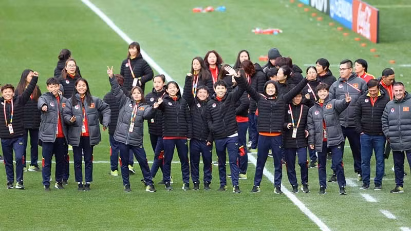 Đội tuyển nữ Việt Nam tự tin trước trận ra quân gặp đội tuyển nữ Mỹ. (Ảnh ĐỨC ĐỒNG)
