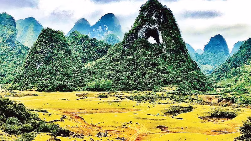 Núi Mắt Thần. (Ảnh NGỌC SƠN)