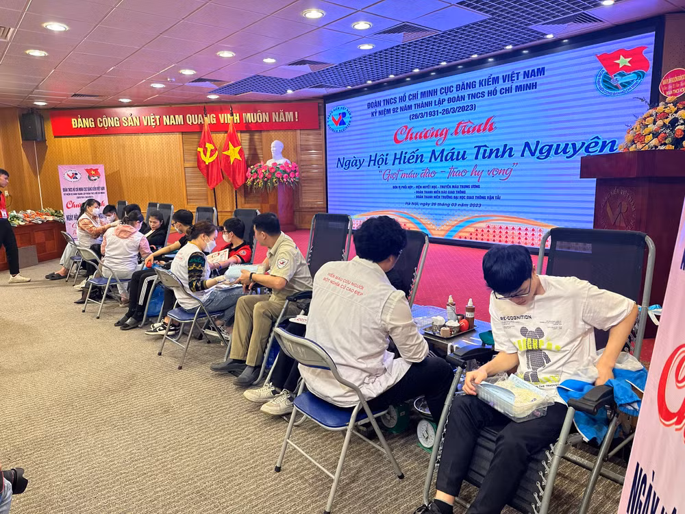 Đoàn Thanh niên Cục Đăng kiểm Việt Nam tổ chức chương trình hiến máu tình nguyện “Giọt máu đào-Trao hy vọng”.