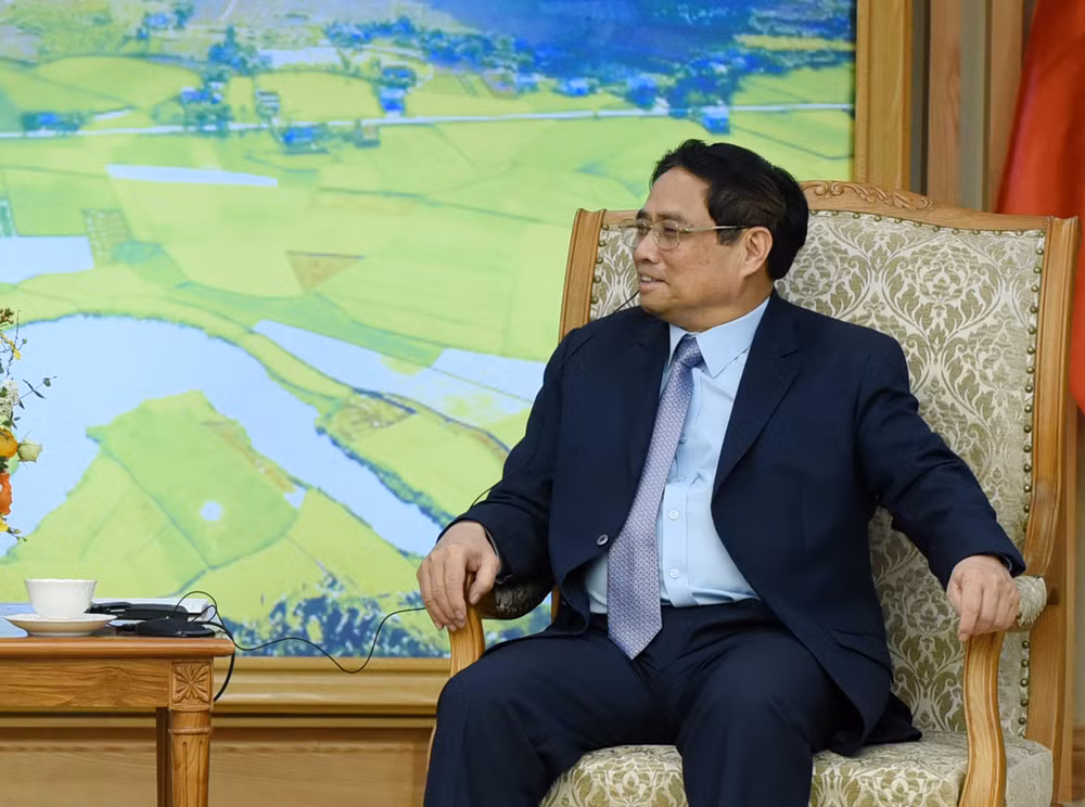 Thủ tướng Chính phủ Phạm Minh Chính gửi lời cảm ơn tới Chính phủ và nhân dân Pháp đã viện trợ 5,5 triệu liều vaccine cho Việt Nam trong bối cảnh đại dịch Covid-19 vừa qua. Thủ tướng Phạm Minh Chính đề nghị Pháp tạo thuận lợi cho hàng hóa xuất khẩu của Việt Nam, nhất là hàng nông, thủy sản Việt Nam tiếp cận thị trường Pháp; mong muốn hai bên tiếp tục hợp tác chặt chẽ, tận dụng các cơ hội to lớn từ Hiệp định Thương mại tự do Việt Nam-EU nhằm tăng cường trao đổi thương mại song phương.