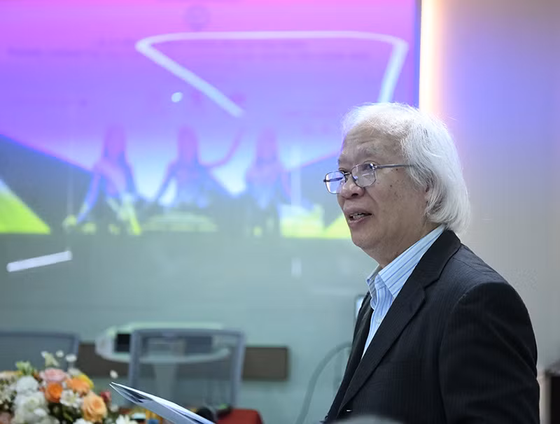 Ông Dương Đình Giám – Chủ tịch Hội Bảo vệ người tiêu dùng Việt Nam phát biểu khai mạc buổi lễ.