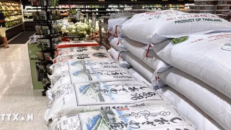 Gạo Nhật Bản được bày bán tại siêu thị. (Ảnh: Kyodo/TTXVN)