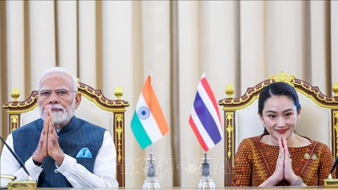 Thủ tướng Thái Lan Paetongtam Shinawata và Thủ tướng Ấn Độ Narendra Modi tại cuộc gặp ở thủ đô Bangkok, Thái Lan ngày 3/4/2025. (Ảnh: ANI/TTXVN)