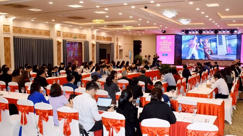 Tổ chức thành công Hội nghị Phát triển sản phẩm du lịch Nghệ An gắn với Thương hiệu du lịch quốc gia trong liên kết vùng du lịch Bắc Trung Bộ.