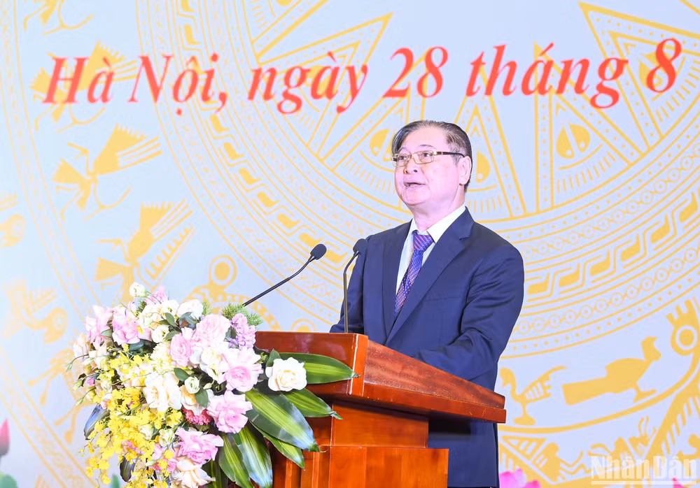 Tiến sĩ Khoa học Phan Xuân Dũng, Chủ tịch Liên hiệp các Hội Khoa học và Kỹ thuật Việt Nam phát biểu tại lễ tôn vinh. (Ảnh: DUY LINH)