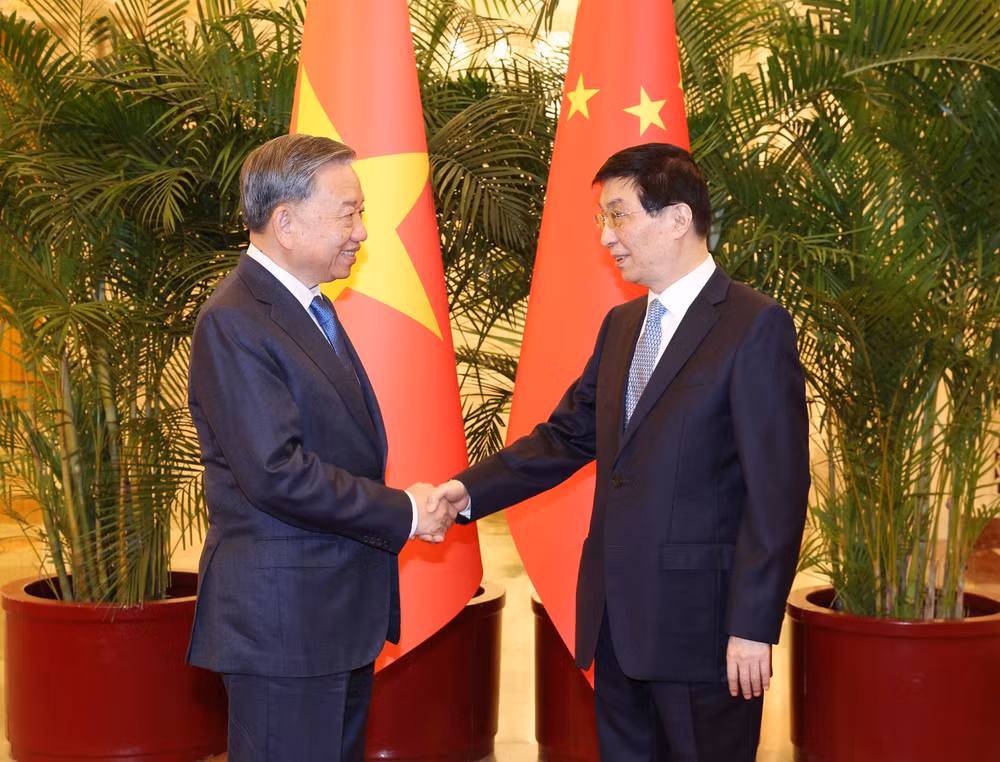 Tổng Bí thư, Chủ tịch nước Tô Lâm hội kiến Chủ tịch Chính hiệp toàn quốc Trung Quốc Vương Hộ Ninh. (Ảnh: Trí Dũng/TTXVN)