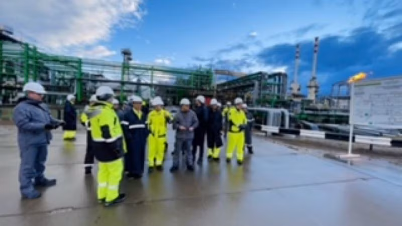 Tổng Giám đốc Petrovietnam Lê Mạnh Hùng thăm và làm việc tại Khu mỏ Rusvietpetro.