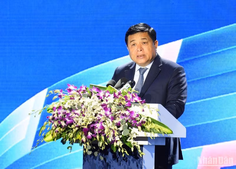 Bộ trưởng Kế hoạch và Đầu tư Nguyễn Chí Dũng phát biểu khai mạc.