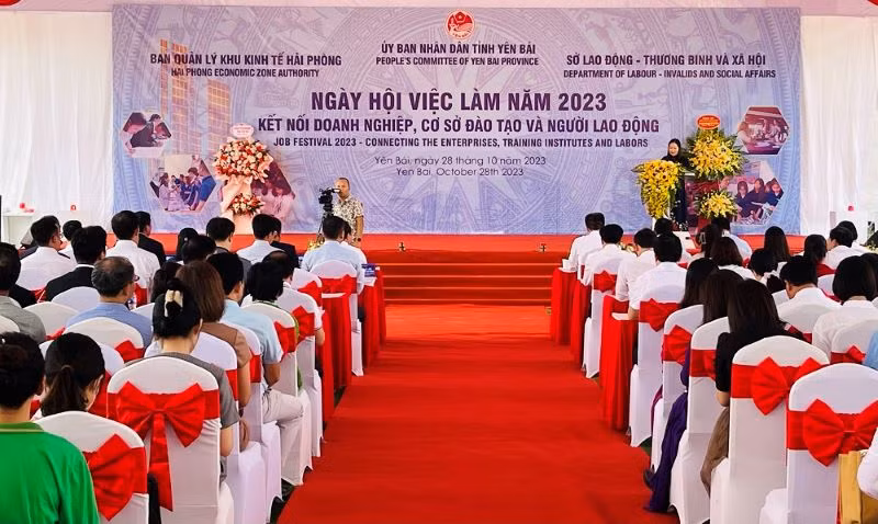 Các đại biểu tham gia ngày hội việc làm năm 2023.