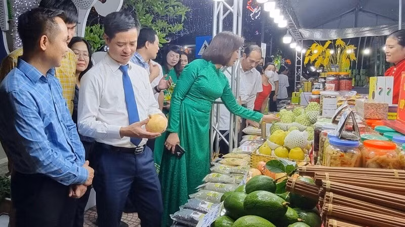 Nhiều mặt hàng trái cây, nông sản đặc trưng được giới thiệu tại Tuần hàng.