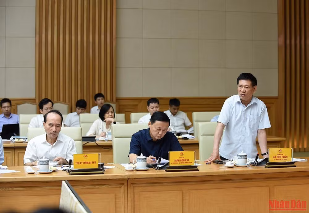 Bộ trưởng Tài chính Hồ Đức Phớc phát biểu.