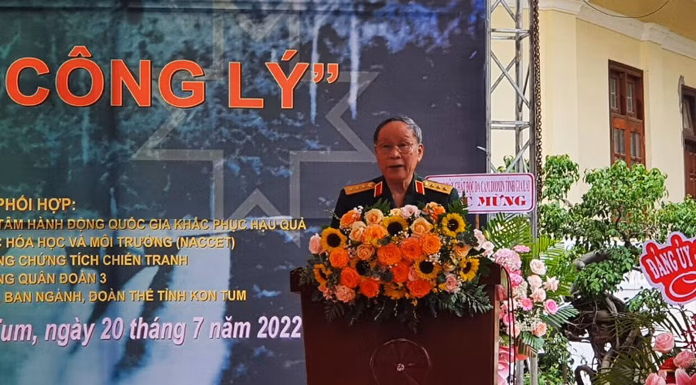 Thượng tướng Nguyễn Văn Rinh phát biểu tại Triển lãm “Da cam - Lương tri và Công lý” Kon Tum 2022.