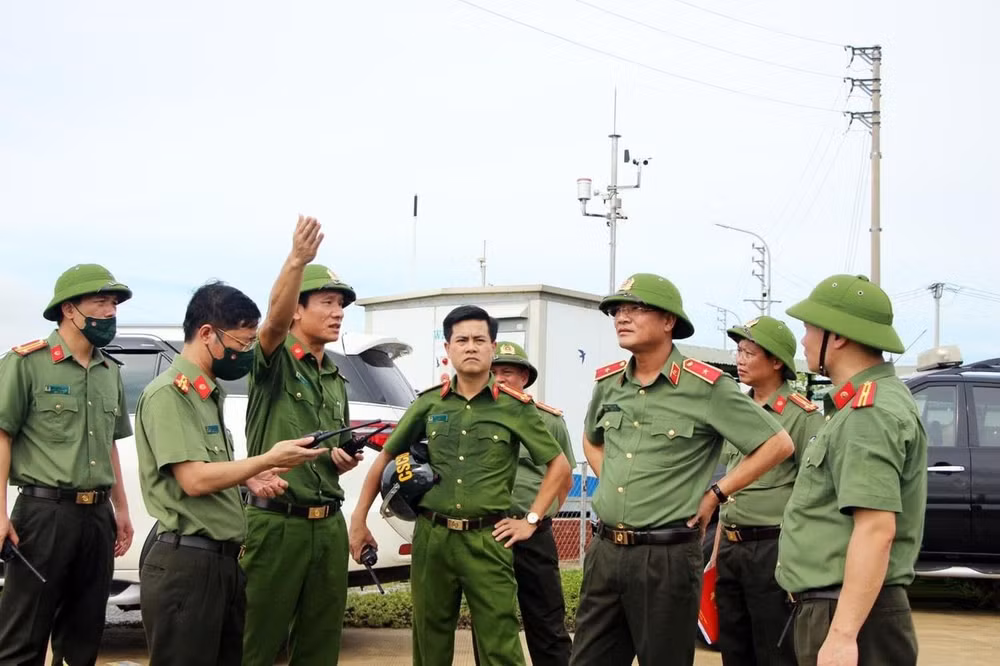 Thiếu tướng Phạm Thế Tùng, Giám đốc Công an tỉnh Nghệ An chỉ đạo công tác bảo đảm an ninh trật tự.