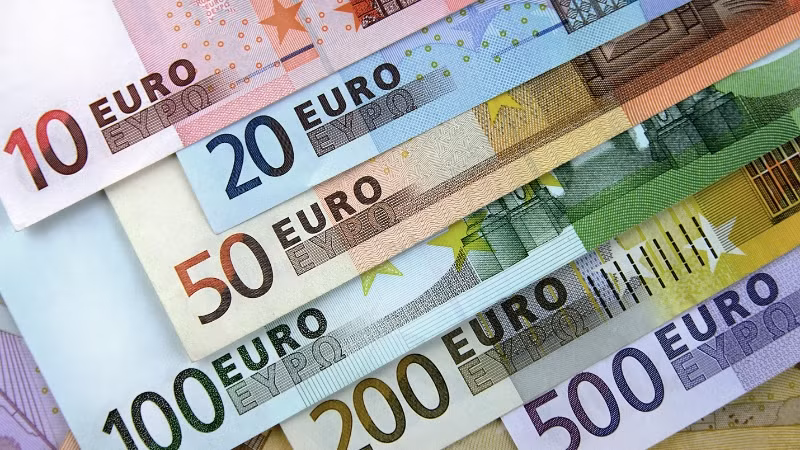 Tỷ giá ngày 30/8: Đồng Euro tại các ngân hàng nhà nước tiếp tục tăng, đôla Mỹ và bảng Anh diễn biến trái chiều