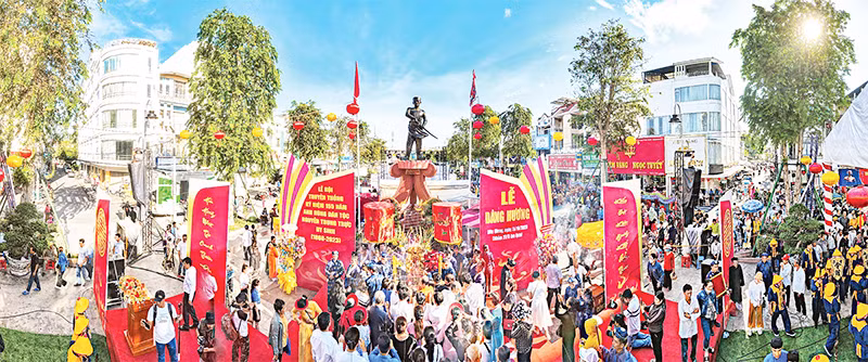 Đông đảo người dân về dâng hương tại lễ hội truyền thống tưởng niệm 155 năm ngày Anh hùng dân tộc Nguyễn Trung Trực hy sinh.